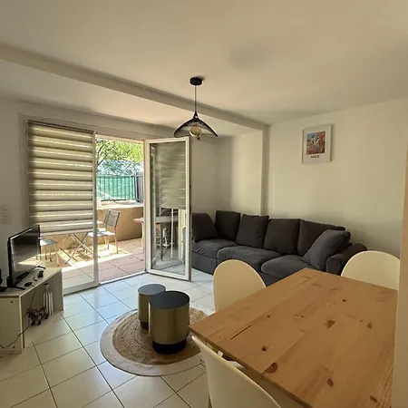 In The Center With Pool Apartment *