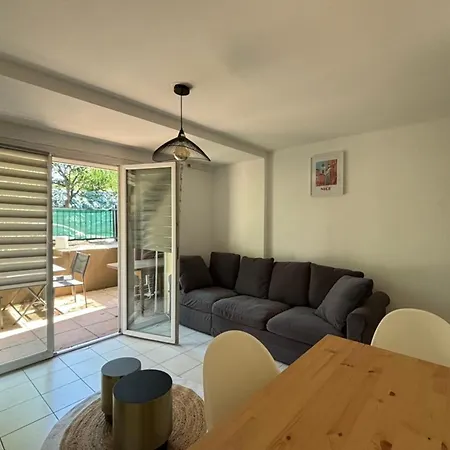 In The Center With Pool Apartment Saint-Raphael (Var)
