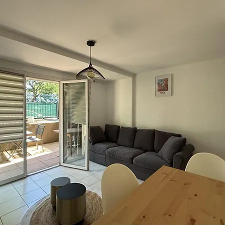 In The Center With Pool 公寓